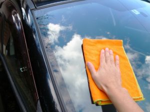 車のガラスの掃除方法【内側・外側】別にまとめました! イメージ写真