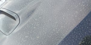 車のボディについたウロコ取りは簡単にできる? イメージ写真